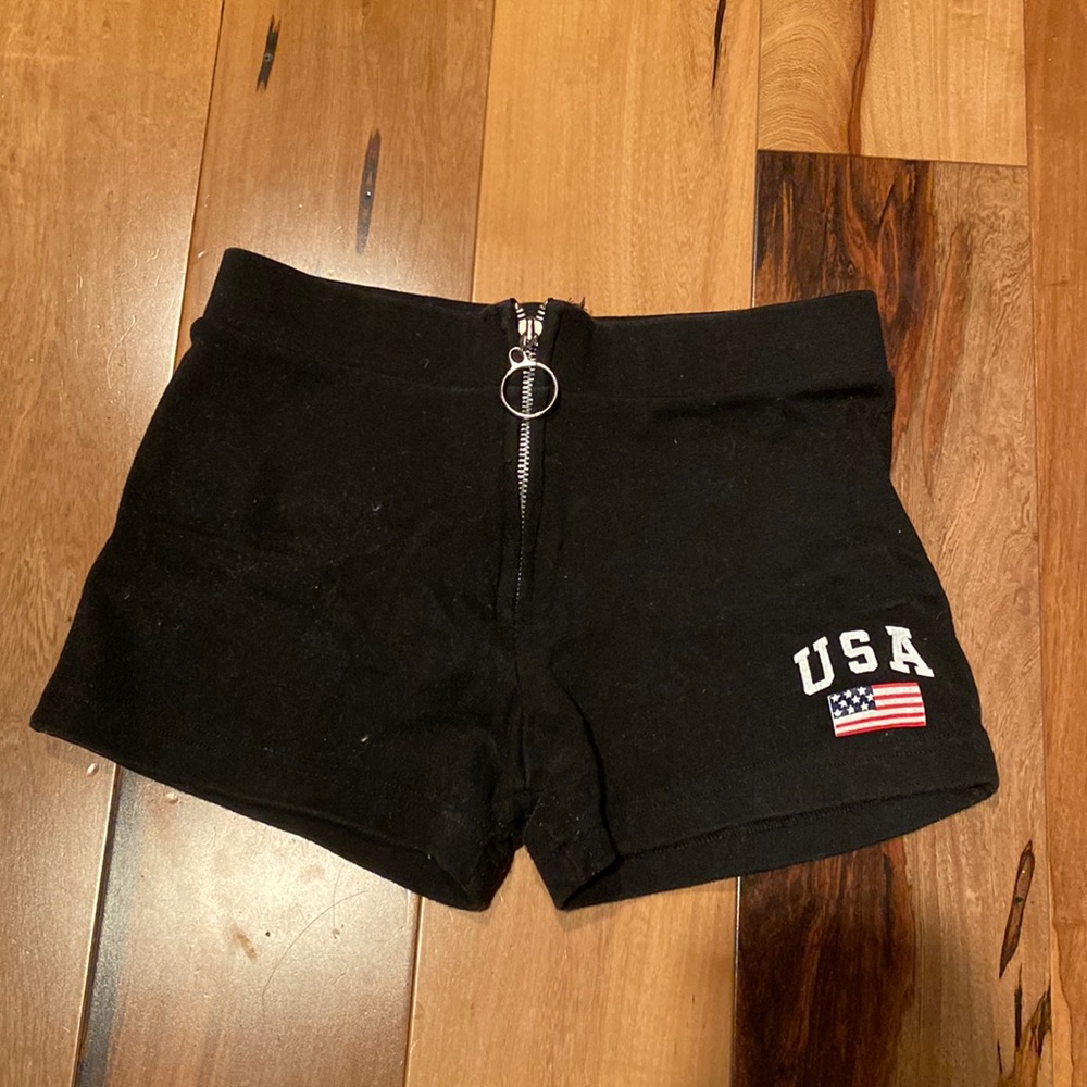 LIKE NEW~ VINTAGE IN CHARGE USA SHORTS HOTPANTS ~ SIZE SMALL